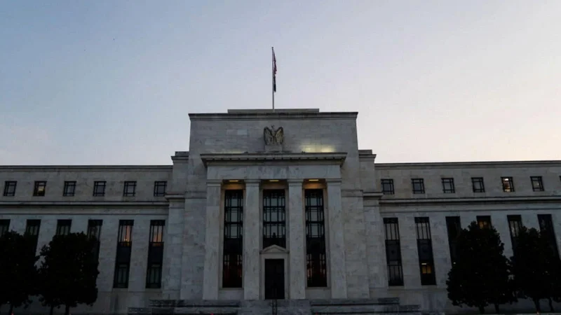 Federal Reserve News Today: Rate Policy Calibration and Economist Predictions